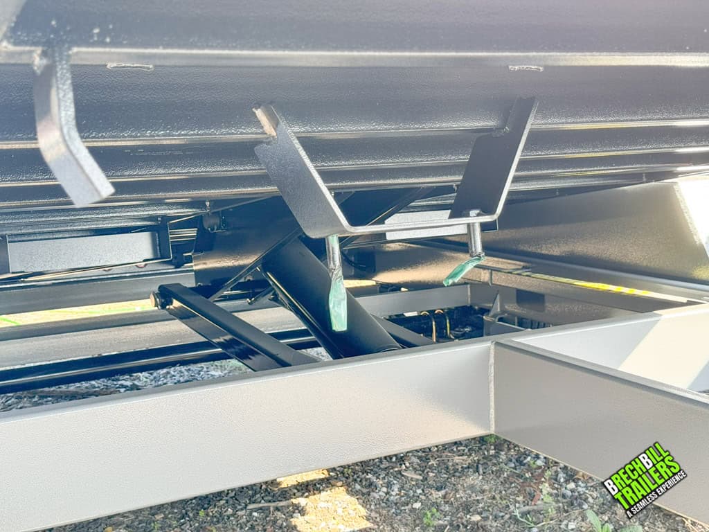 Hydraulic system on the DLP14-15 Bwise dump trailer.