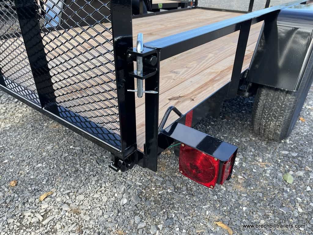 Brake light on the Bwise Utility Trailer 5'x10'x3K (UTE-510)