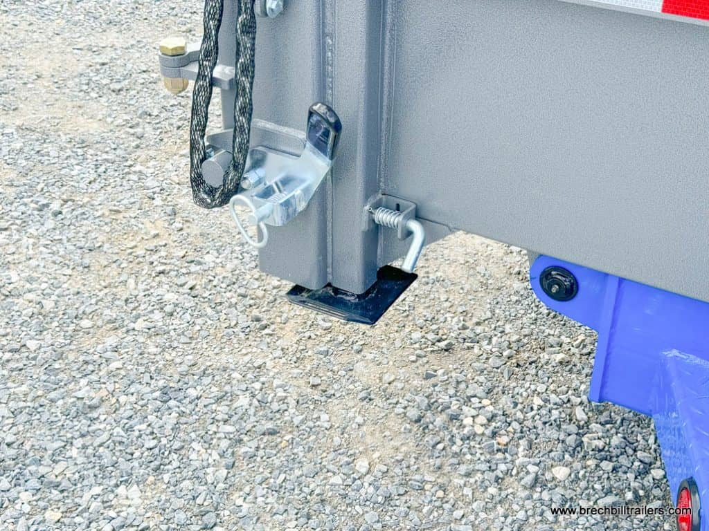 Stabilizer leg at the rear of trailr.