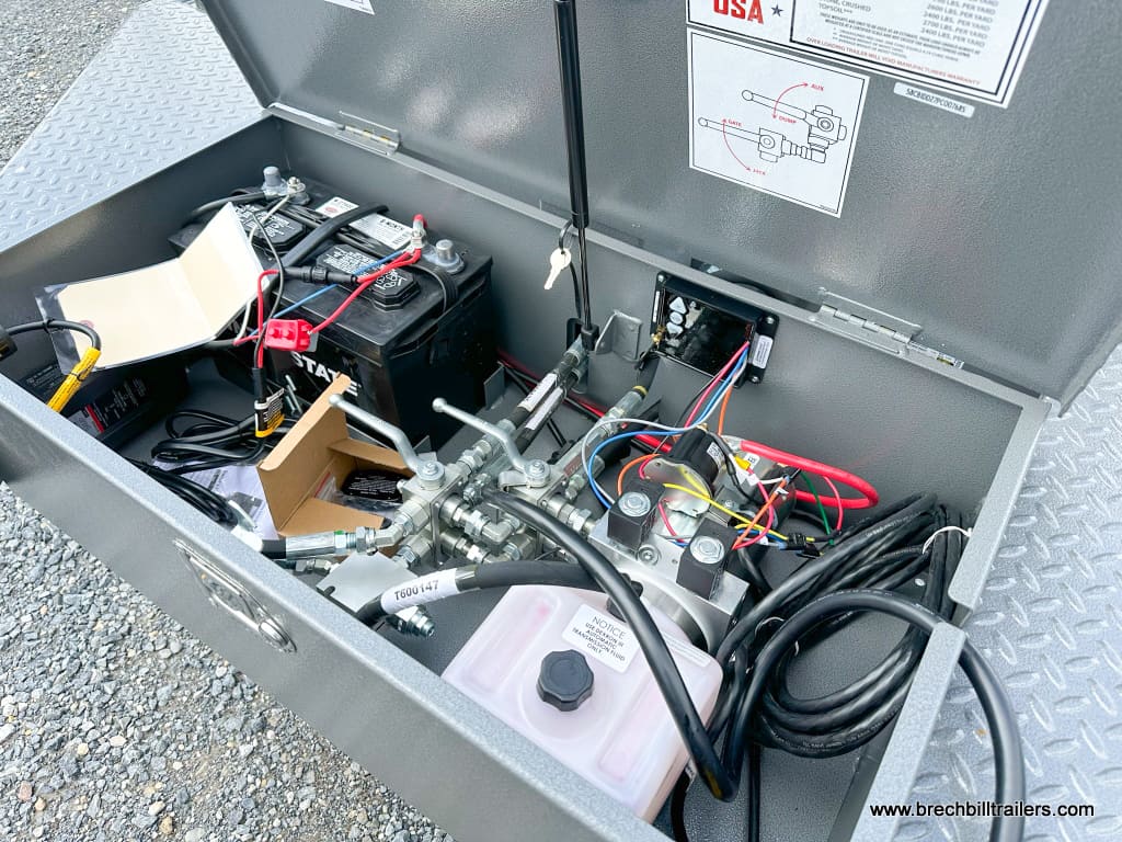 Bwise DU Ultimate Dump Trailer hydraulic pump and battery