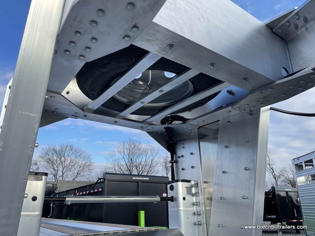 Spare tire on the EBY 25K Deck-Over Gooseneck Equipment Trailer 30’x102″ (GN25K30)