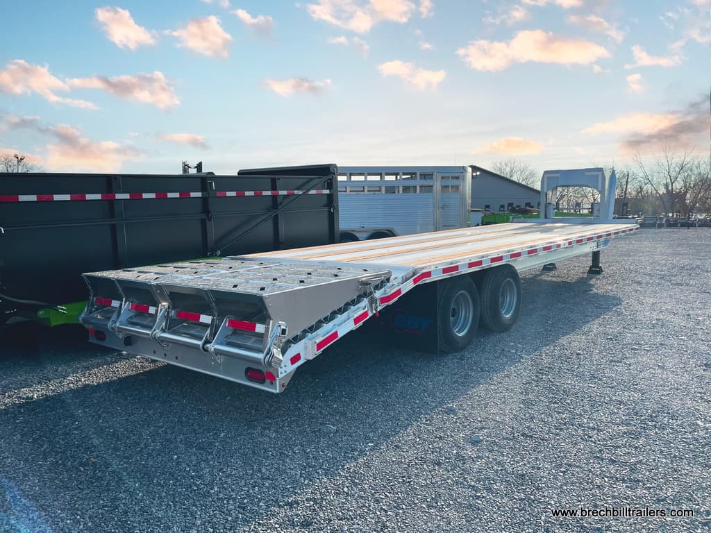 Back of the EBY 25K Deck-Over Gooseneck Equipment Trailer 30’x102″ (GN25K30)