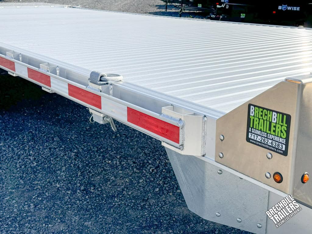 Close view showing the deck of the trailer.