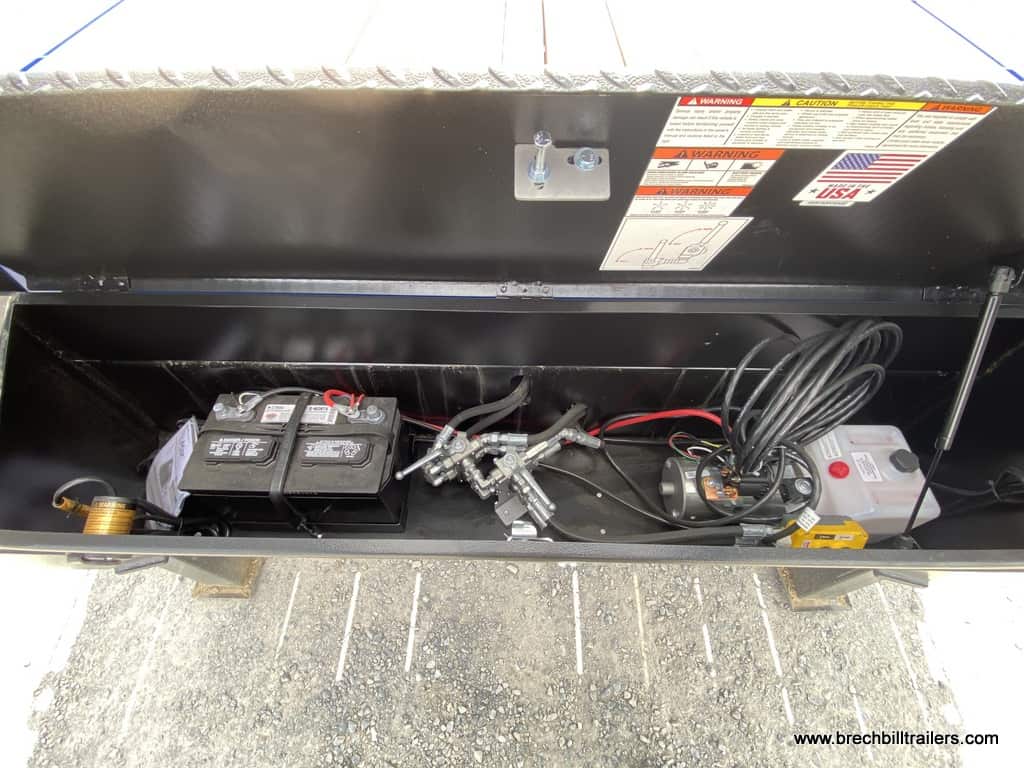 Battery and hydraulic pump