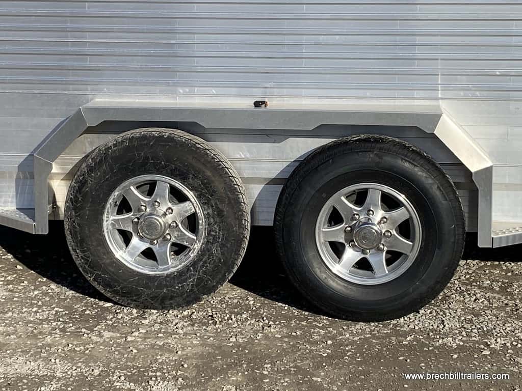 Wheels on the new EBY 10K Maverick LS Livestock Trailer