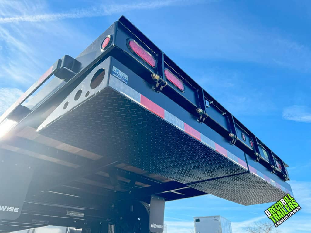 Hydraulic tail on the Bwise 15.4k Tilt-deck trailer