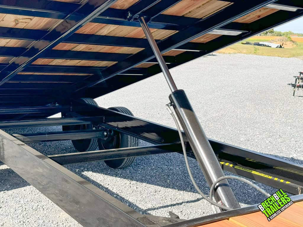 The hydraulic cylinder fully extended to tilt the trailer.