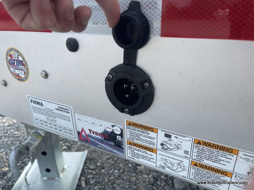 Power outlet on the EBY All Aluminum Bumper Pull Dump Trailer