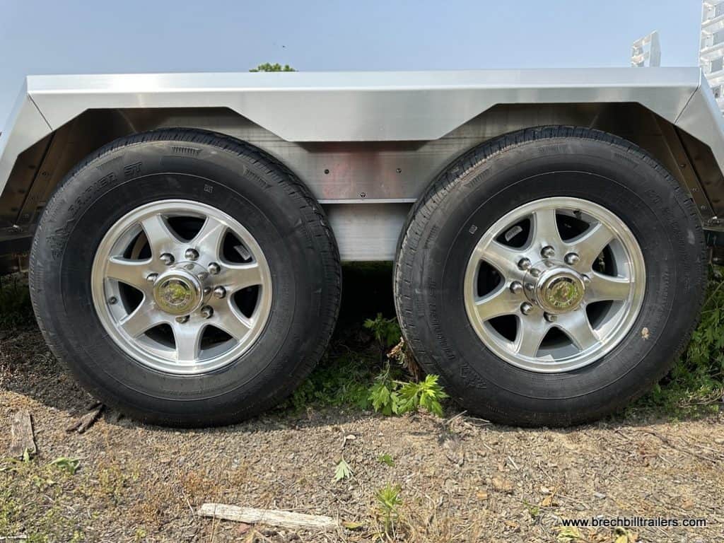 Wheels on the trailer.