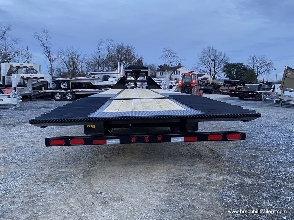 BigTex Heavy-Duty Tandem Dual-Wheel Gooseneck Trailer Back