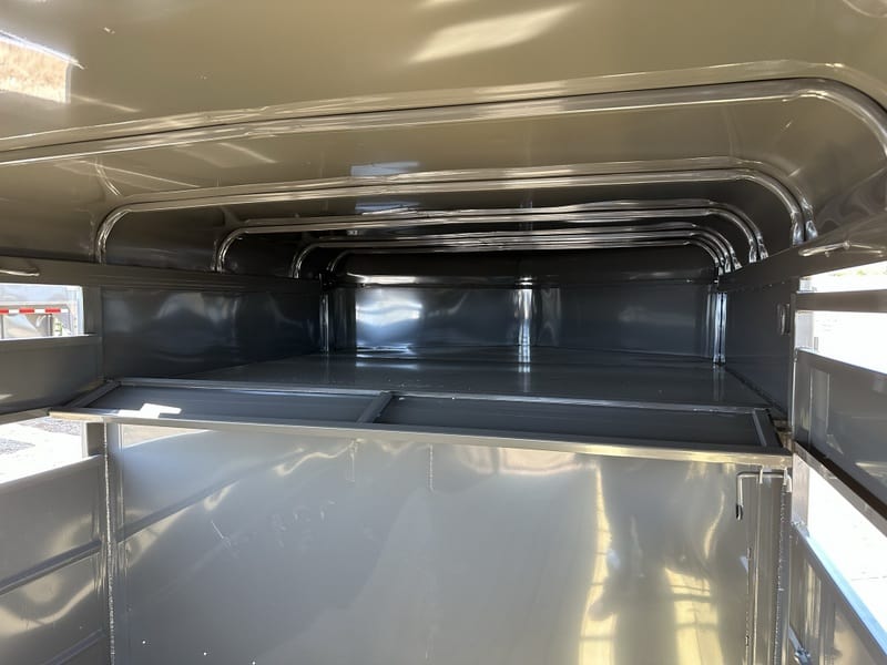 Valley 12K Gooseneck Stock Trailer 6’8″x18' (76818)