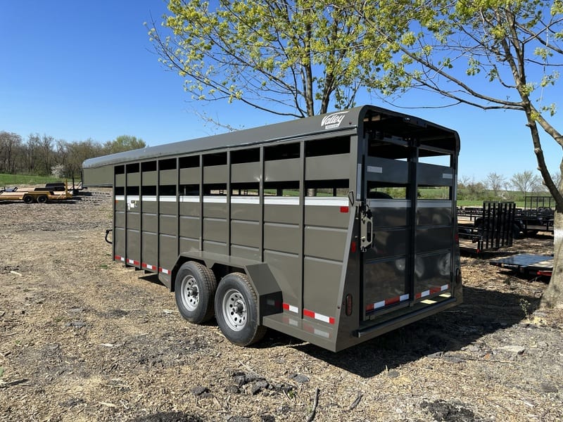 SIde view of the Valley 12K Gooseneck Stock Trailer