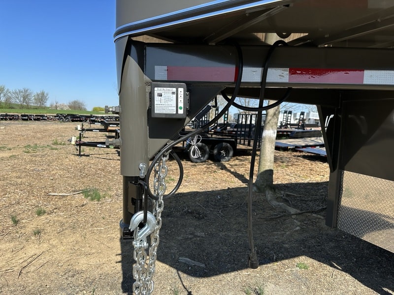 Valley 12K Gooseneck Stock Trailer 6’8″x18' (76818)