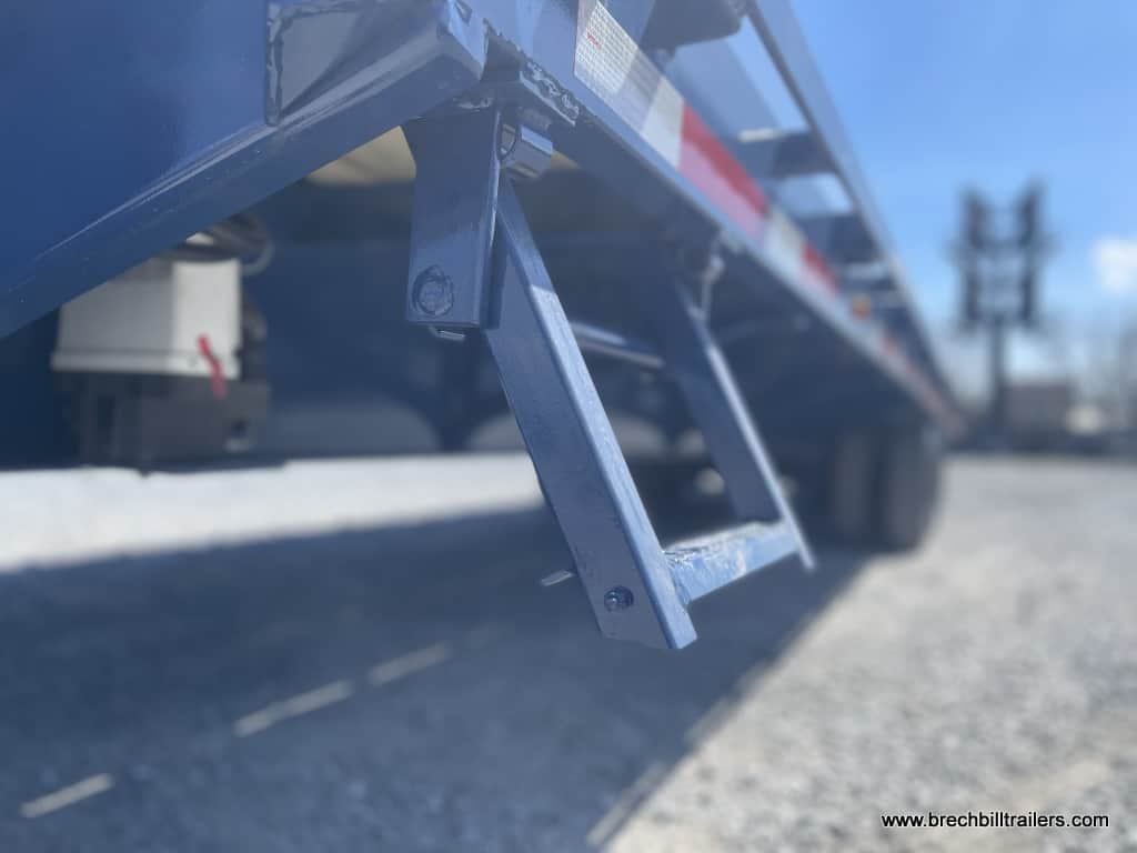 Side step on the trailer.