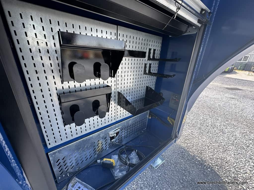 Open toolbox with access to the hydraulic control