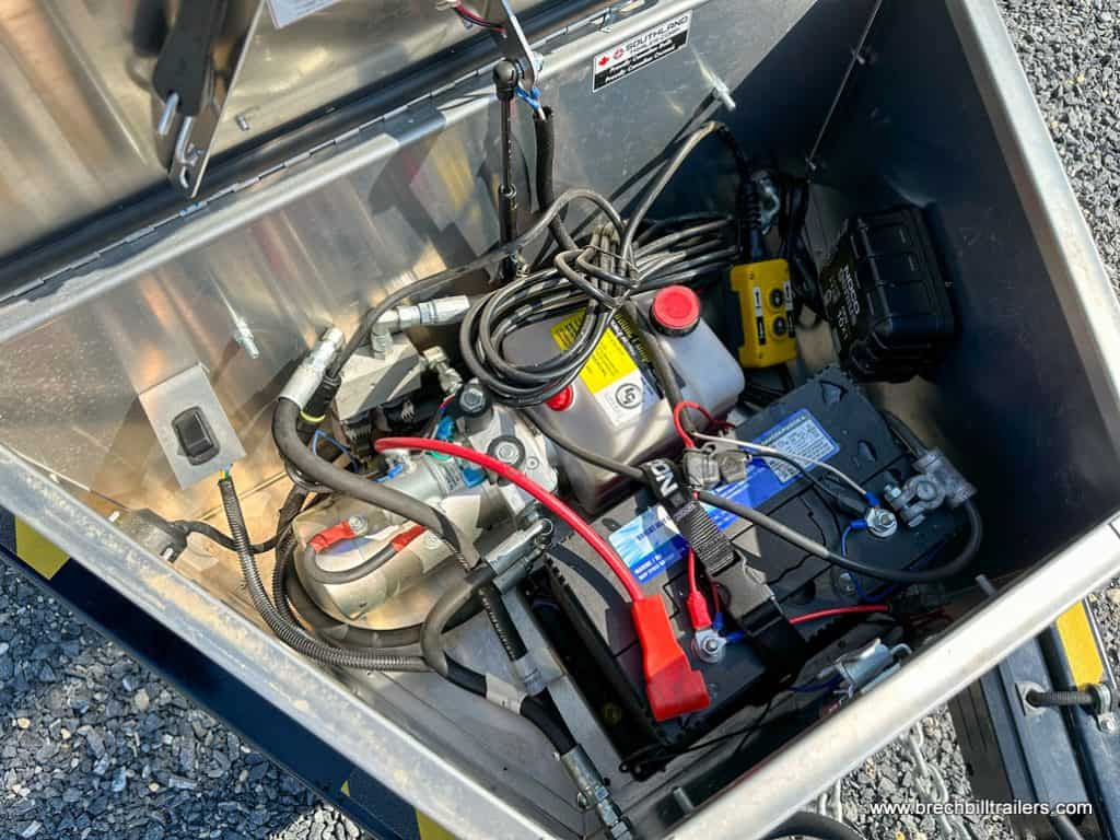 Box with hydraulic pump and battery