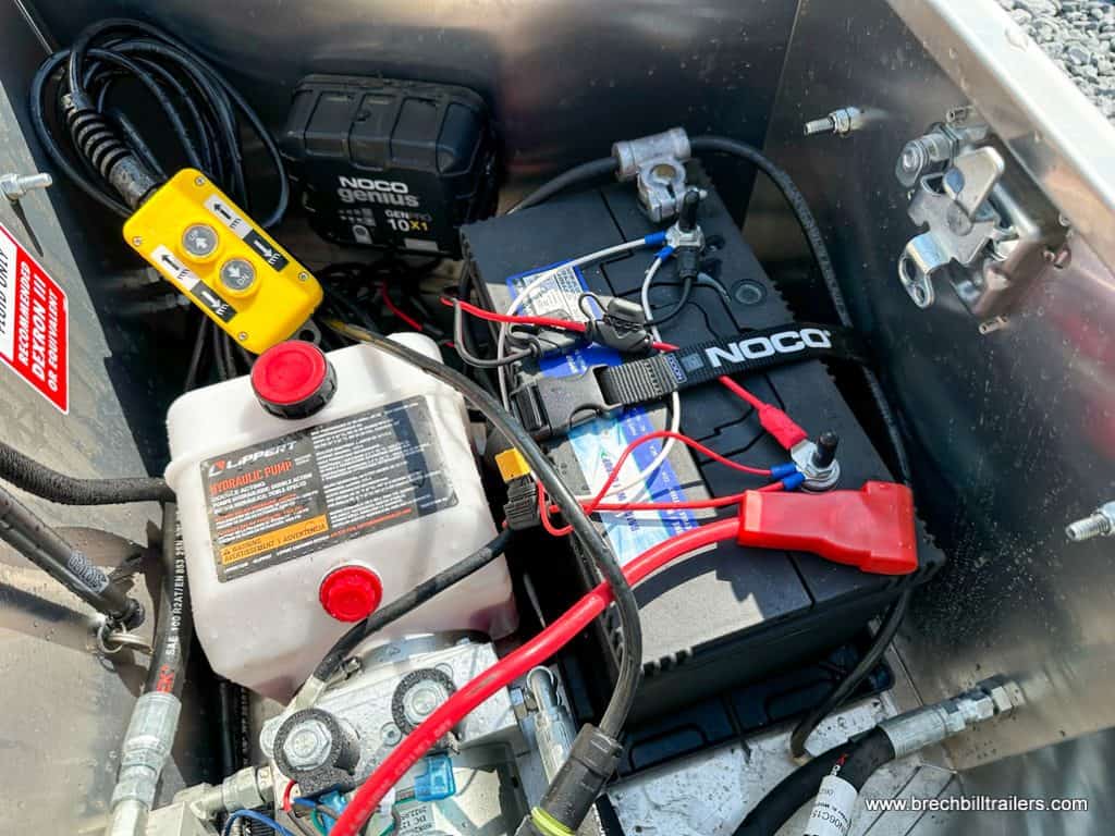 Hydraulic pump and battery