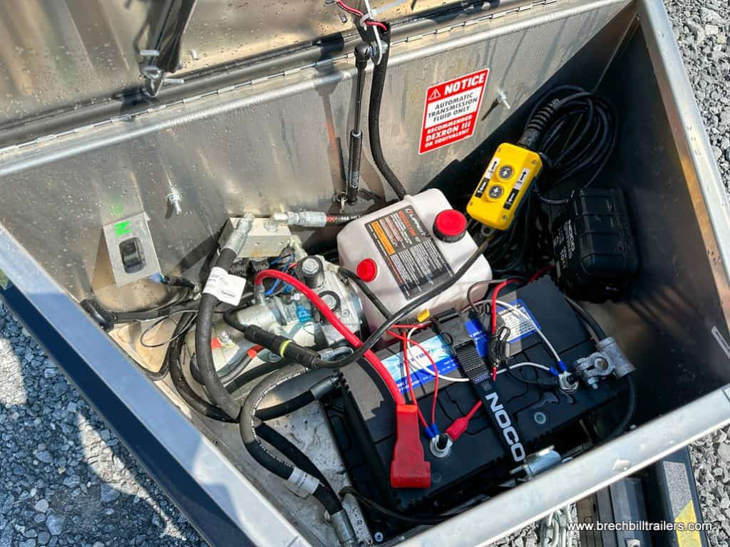 Hydraulic pump and battery