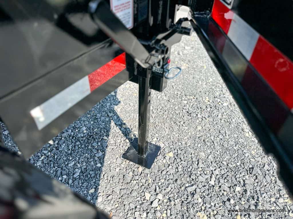 Drop leg stabilizer leg on trailer.