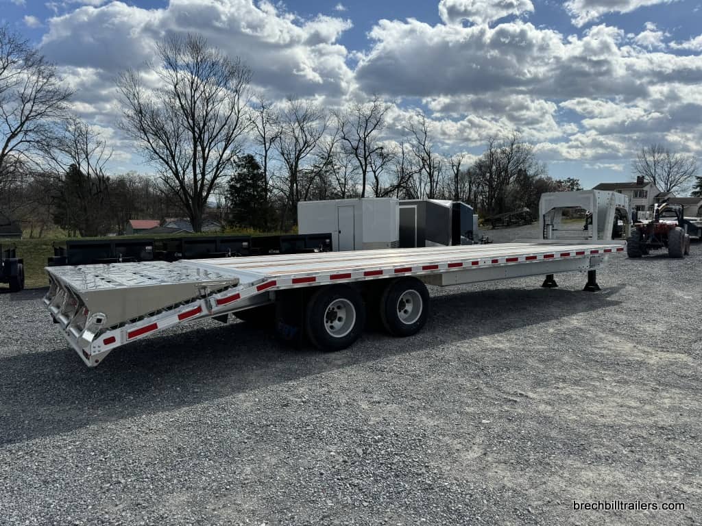 Side view of the EBY GN25K30 trailer