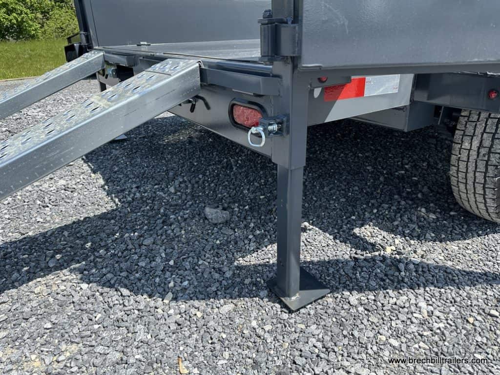 Stabilizer leg down and ramps in use.