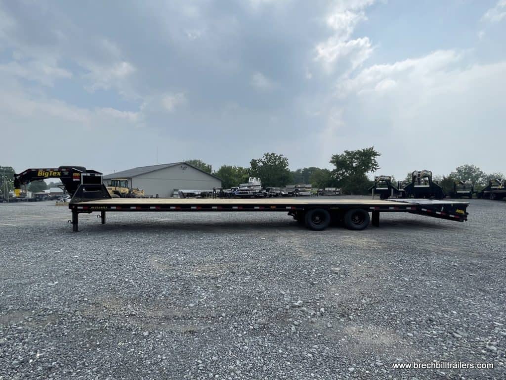 Side view of the parked Big Tex 25.9K Tandem Dual Gooseneck Trailer