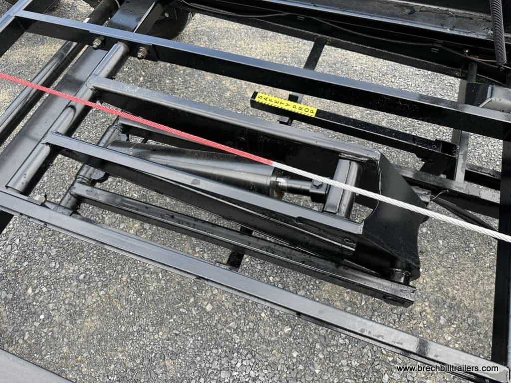 The hydraulic cylinder