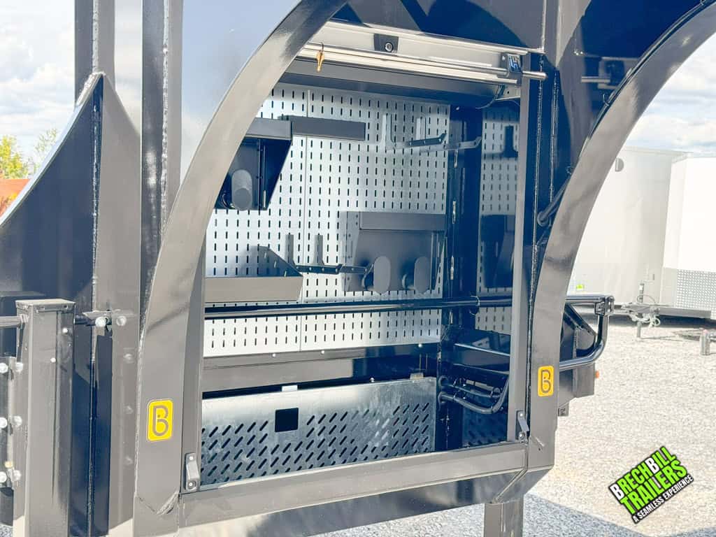 The gooseneck on a Belmont GNX30-24k Trailer.