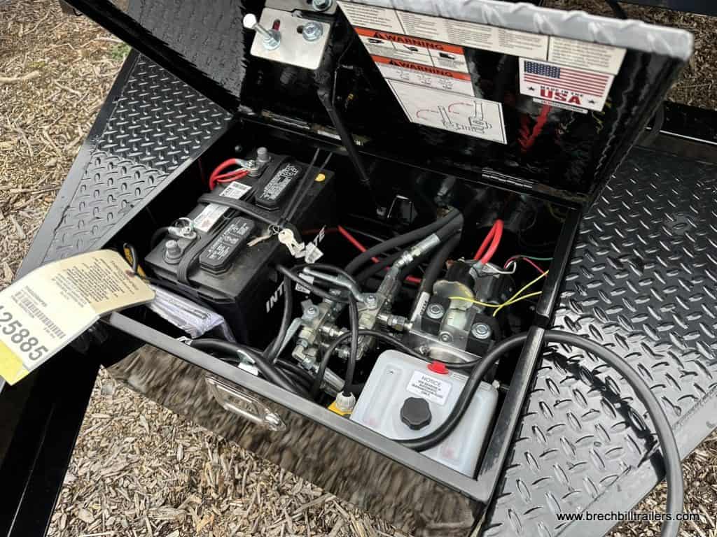 Battery and hydraulic box on the Bwise Hydraulic 15.4K Tilt-Deck Trailer