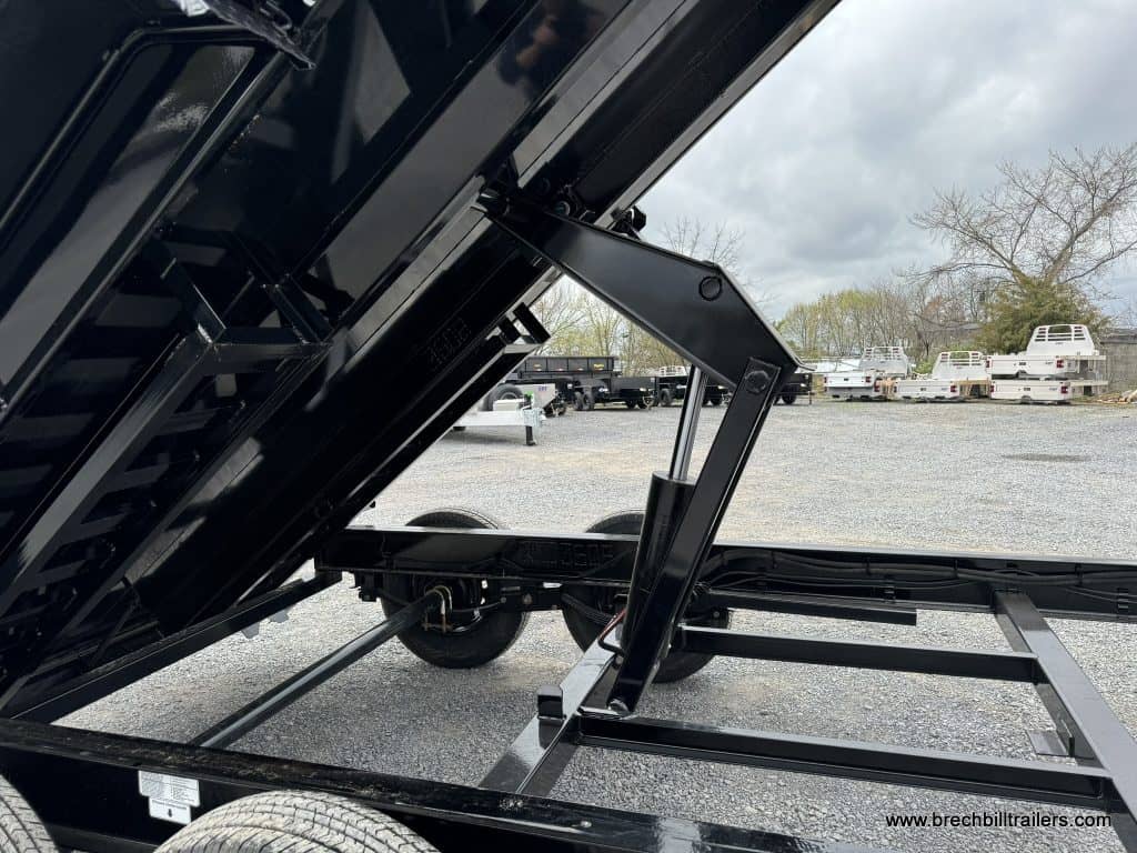 Cylinder raising the box on a Horizon 14k Dump Trailer High Side