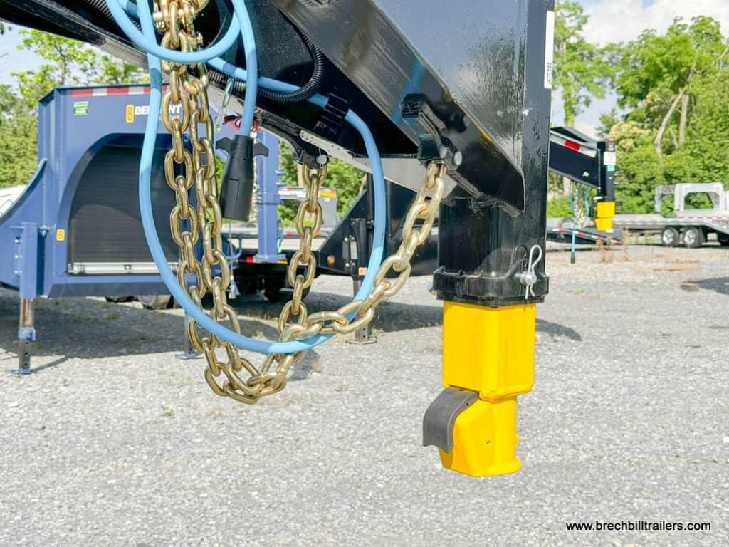 Close up view of the gooseneck, chains and connection.