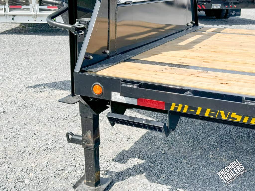 Close view of the gooseneck trailer.