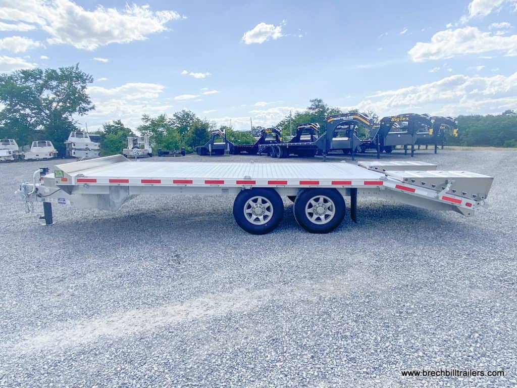 Side view to see the trailer's condition.
