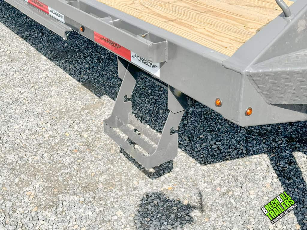 Side attachment on the Horizon FHZ-40 gooseneck trailer.