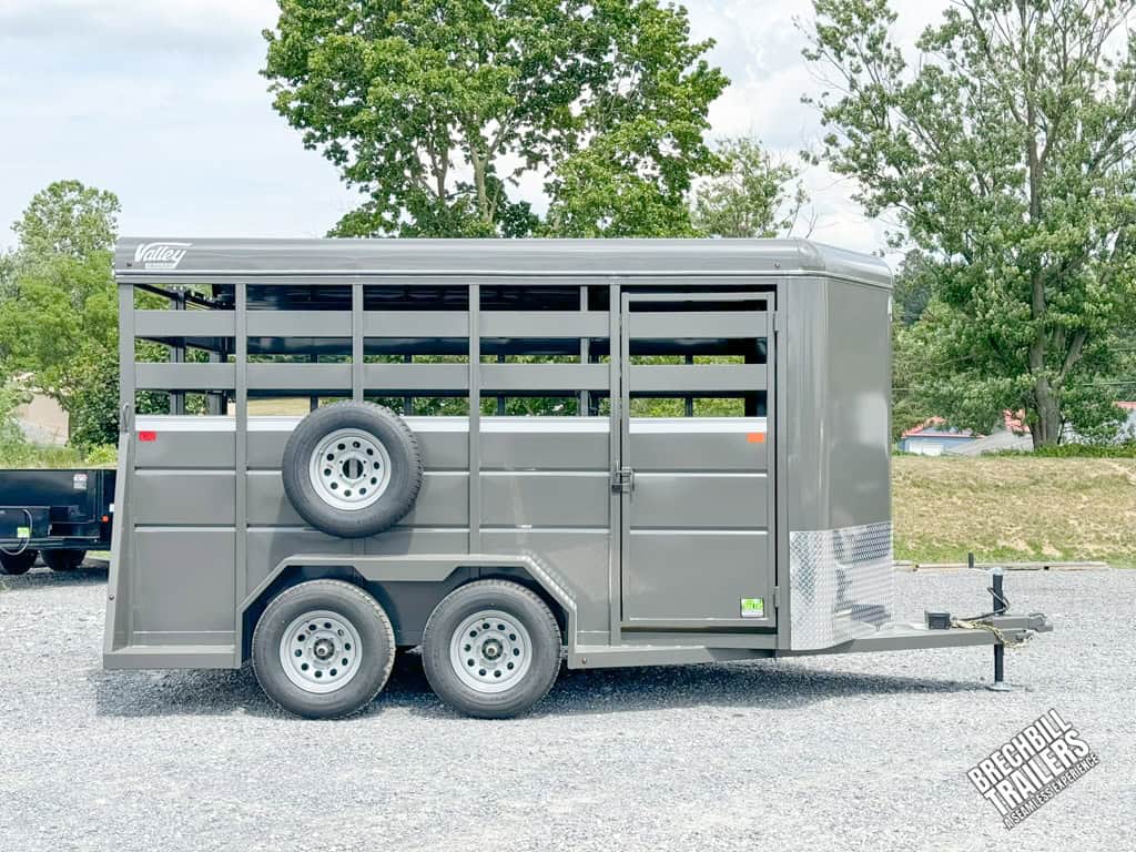 Side view of the trailer.