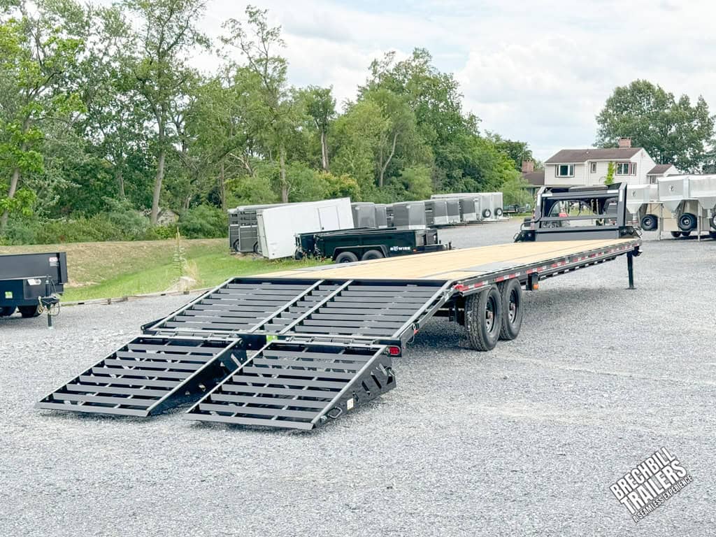 Back of a parked Horizon 40ft Deck Over Gooseneck Trailer