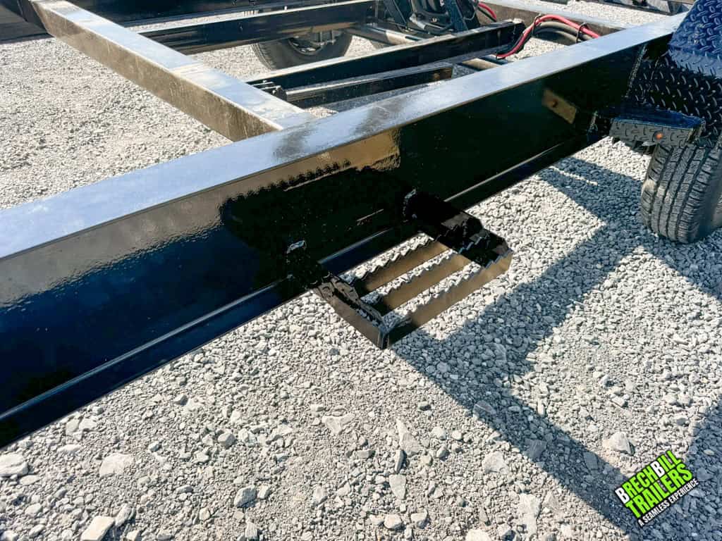 Black frame on the RDZ-14 roll off trailer.