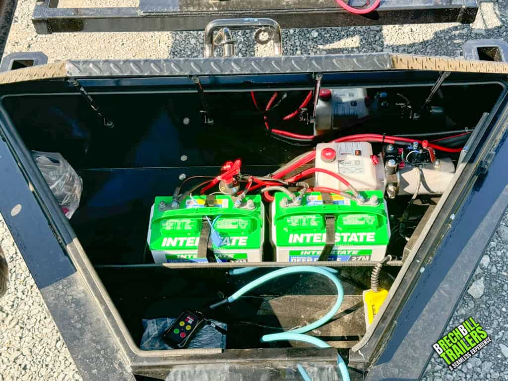 Batteries and hydraulic system/motor on the Horizon roll off trailer.