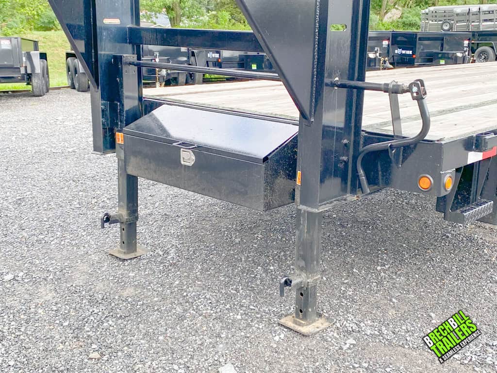 Front toolbox area on the gooseneck.