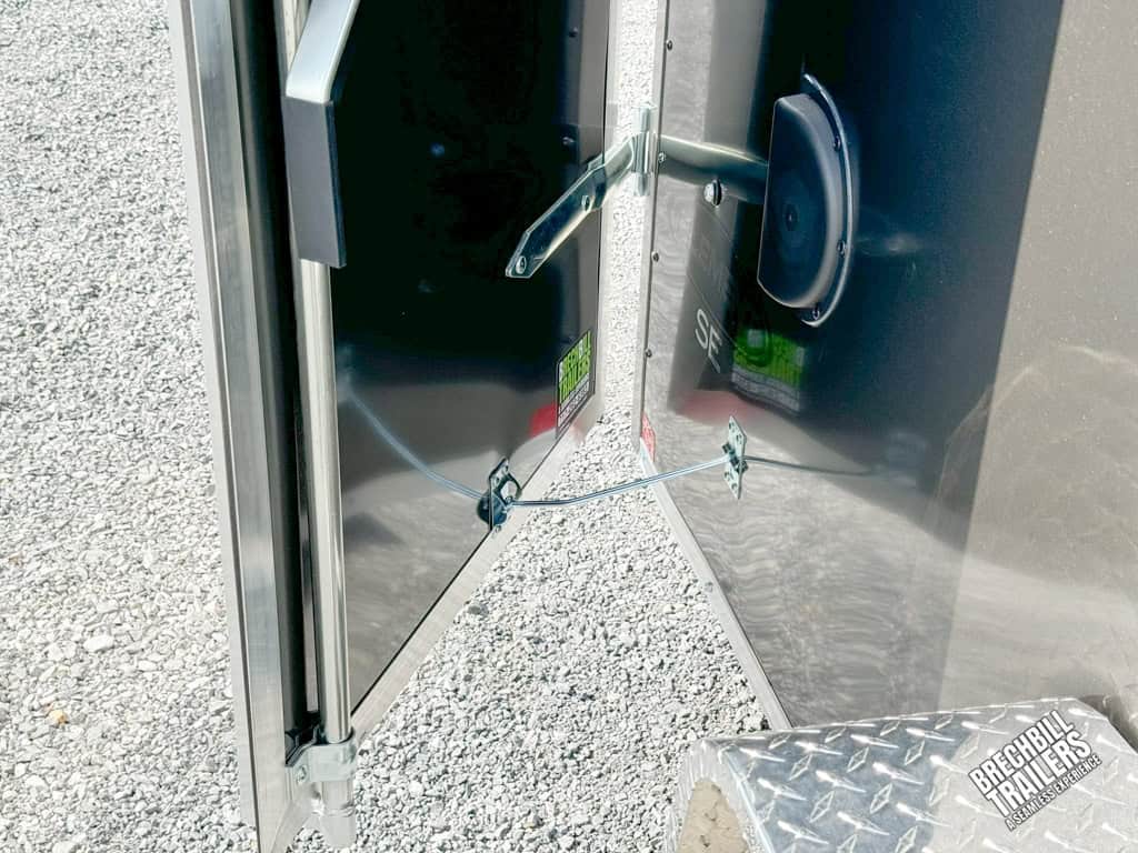 Latch to hold trailer door open.
