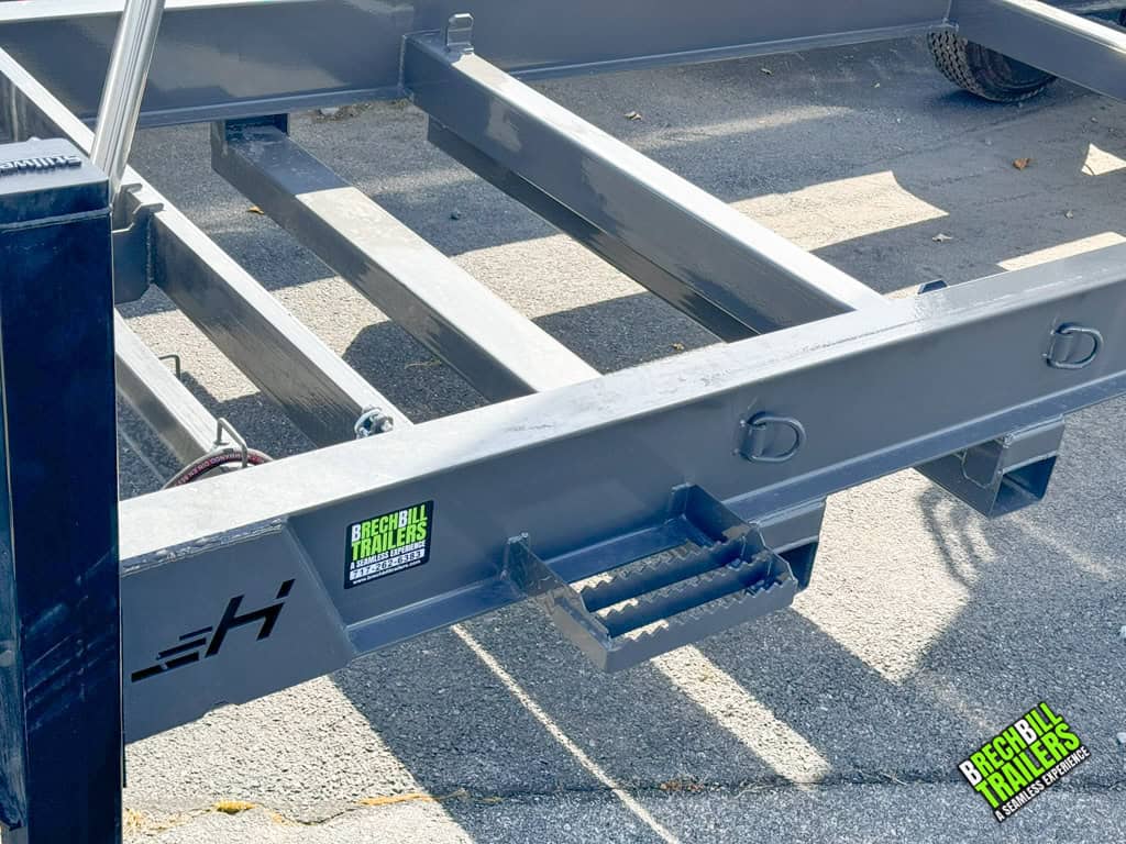 THe black frame on a 20ft Horizon HD goosneck dump trailer