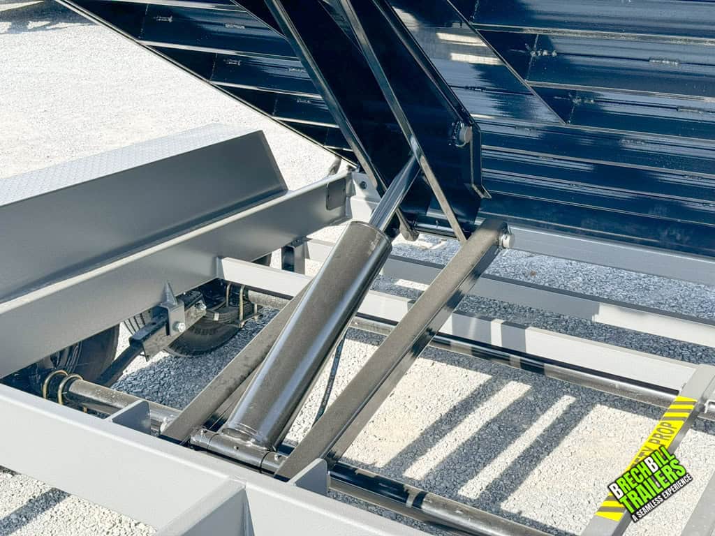 HYdraulic cylinder on a Bwise DU Ultimate Dump Trailer