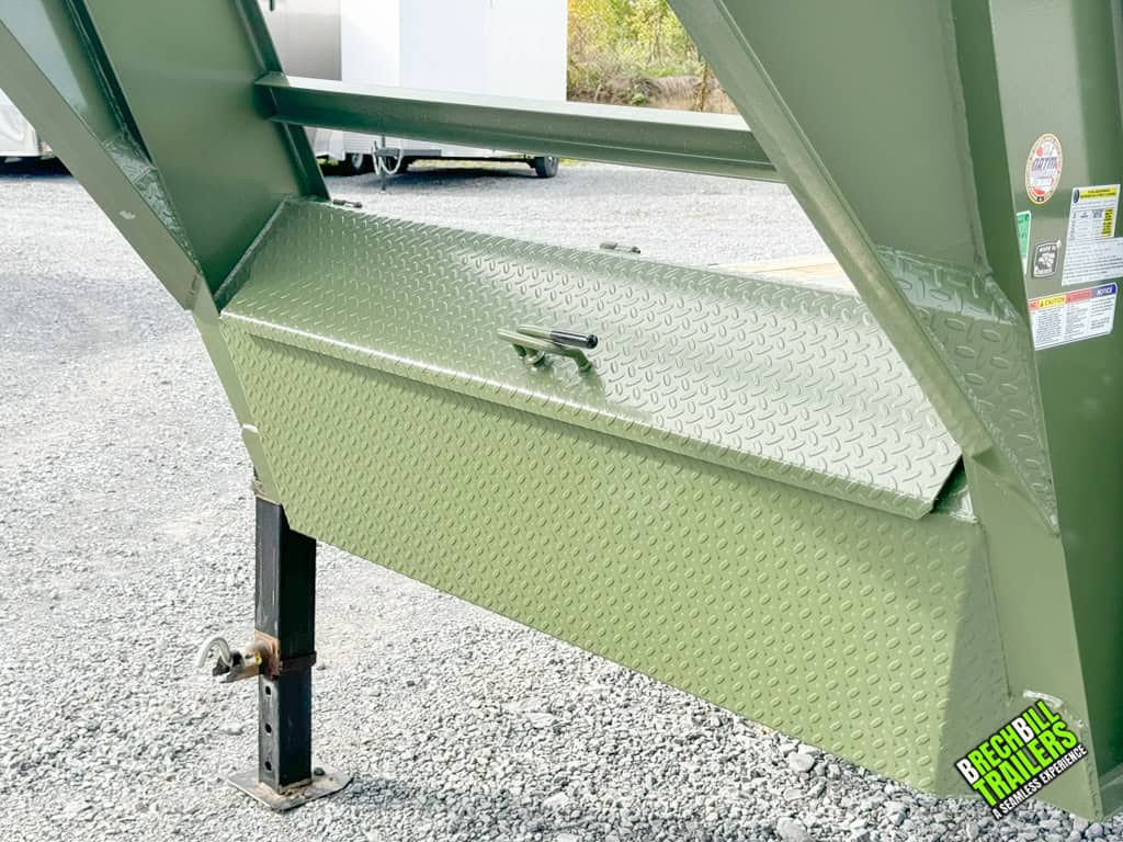 Green gooseneck on the Horizon 26ft Deck Over Gooseneck Trailer