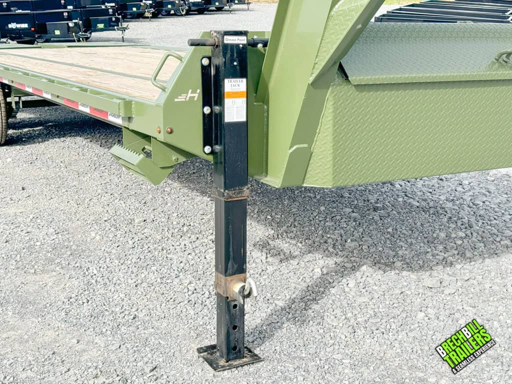 Close up of the Horizon 26ft Deck Over Gooseneck Trailer from the front.