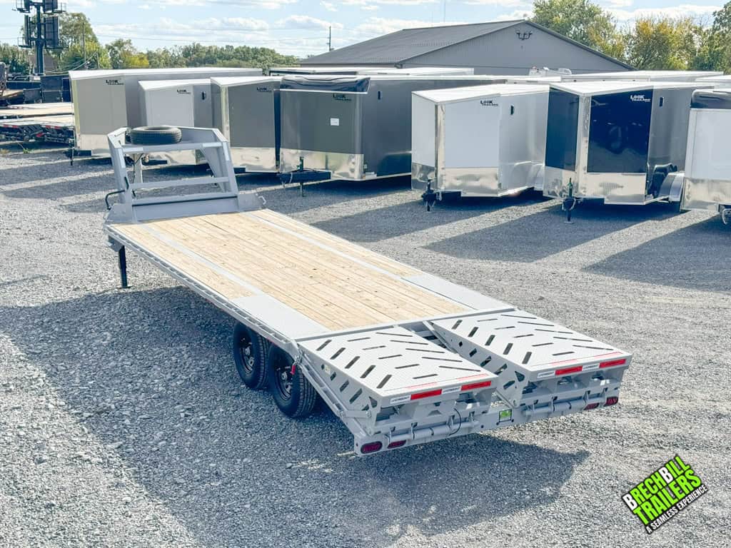 Parked Horizon 26ft Deck Over Gooseneck Trailer for sale.