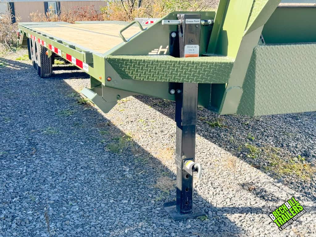 Black jack holding up a green Horizon 30ft long deck over trailer.