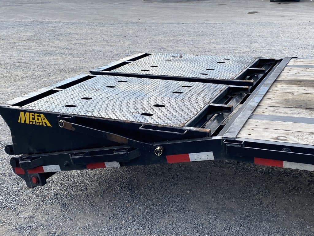 USED Big Tex 16K Single Wheel Tandem Axle Gooseneck Trailer 8.5’x30’ (14GN-25BK+5MR)