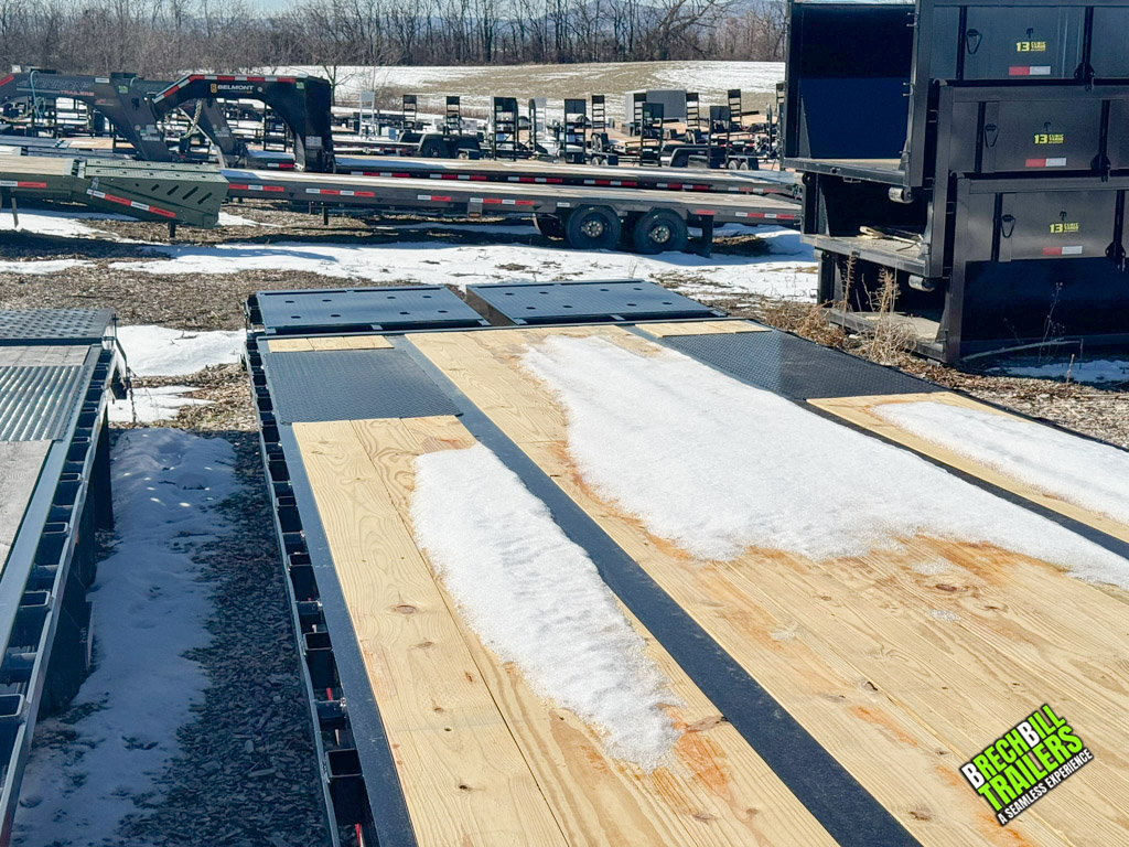 The trailer's floor made of wood in perfect condition