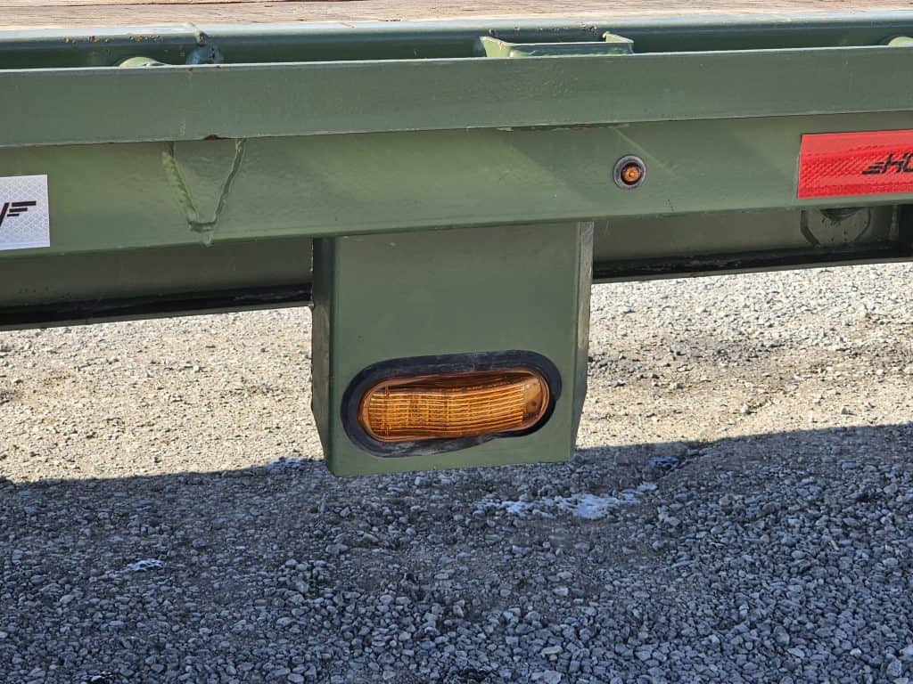 Light on the side of the trailer