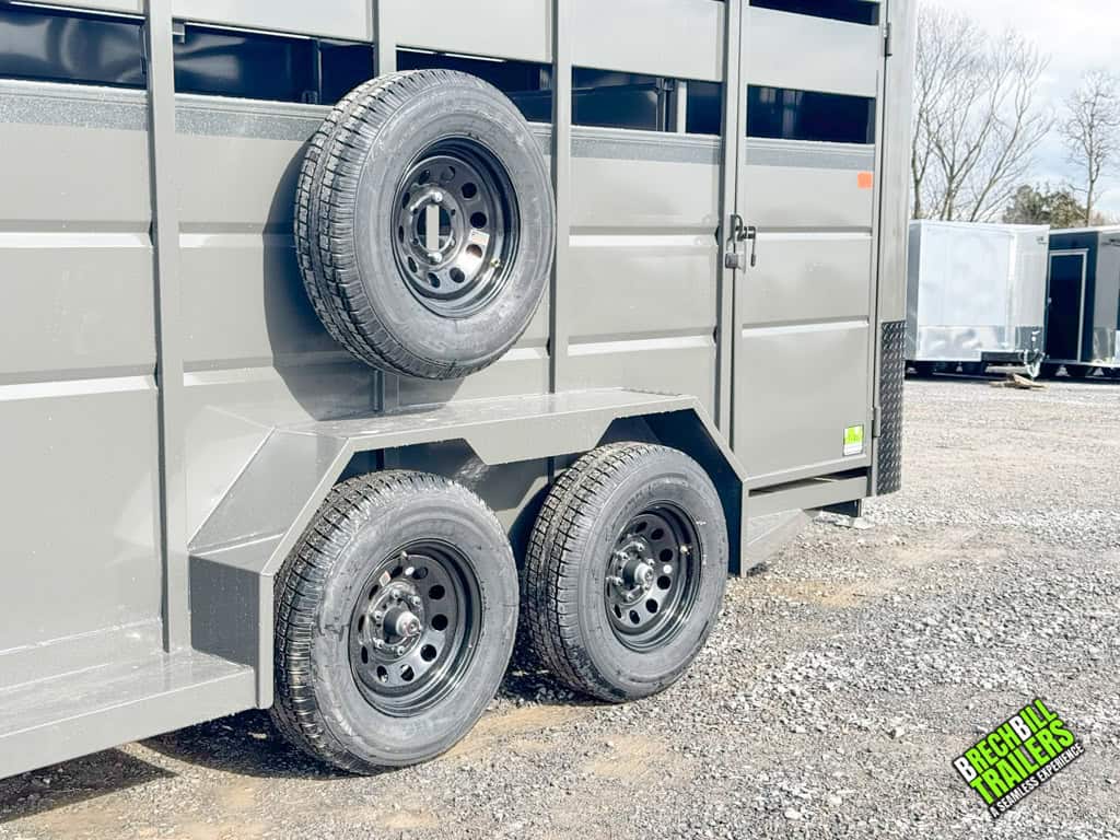 Spare wheel mounted on the side
